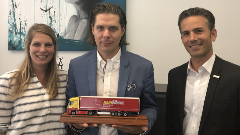 Cornelia Michl, Stefan Michl (Karl Michl Speditions GmbH) und Marc Pfaffenberger (TRANSLOGICA GmbH)